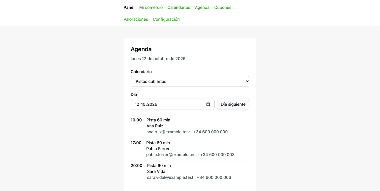 The owner's agenda for one calendar: each booking with its time, service, customer and contact. Invented data; the interface is in Spanish.